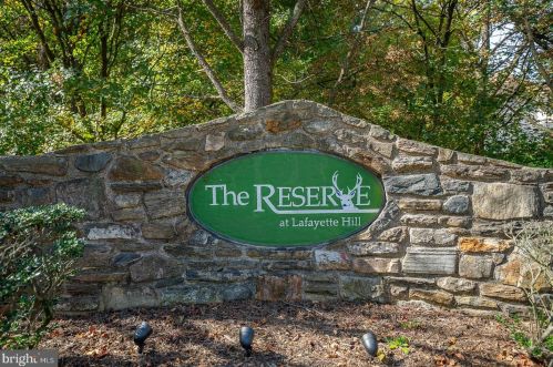 105 Chinaberry Dr, Miquon, PA 19444-2322