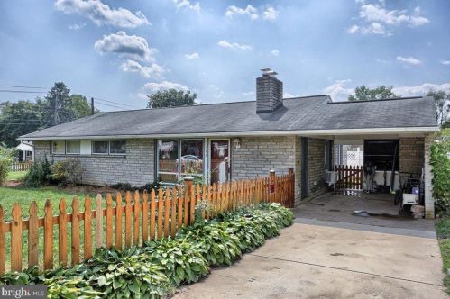 109 Linden Dr, Camp Hill, PA 17011-7220