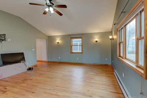 21 Moore Ave, Lyme CT  06371-1216 exterior