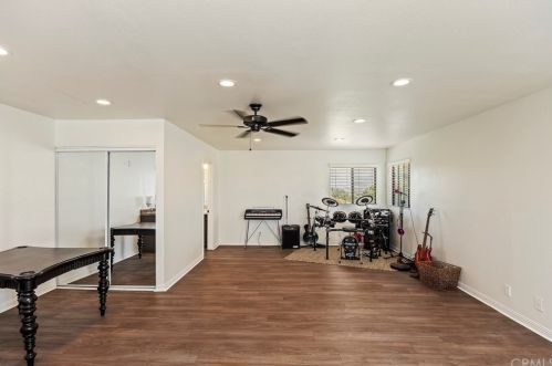 23920 La Vella Rd, Temecula CA  92590-3944 exterior
