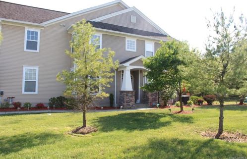 95 Woodside Knolls Dr, Middletown, NY 10940-5065