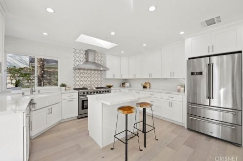 24370 Mornington Dr, Santa Clarita CA  91355-2037 exterior