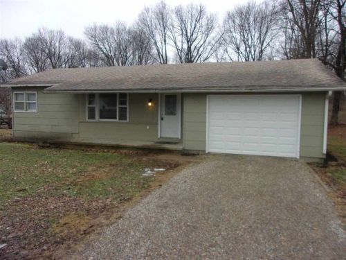 14 4th St, Mount Auburn, IN 47327-1610