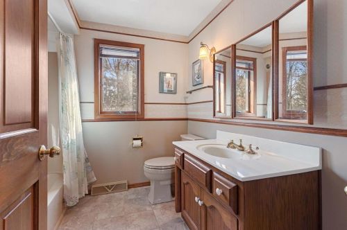 225 Traders Point Ln, Green Bay WI  54302-5236 exterior