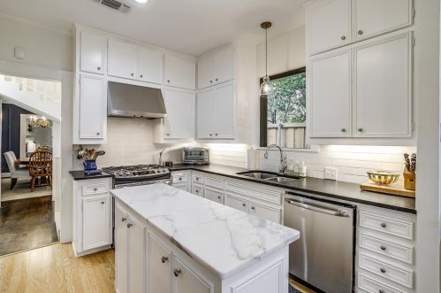 2131 Warner Rd, Fort Worth TX  76110-1747 exterior