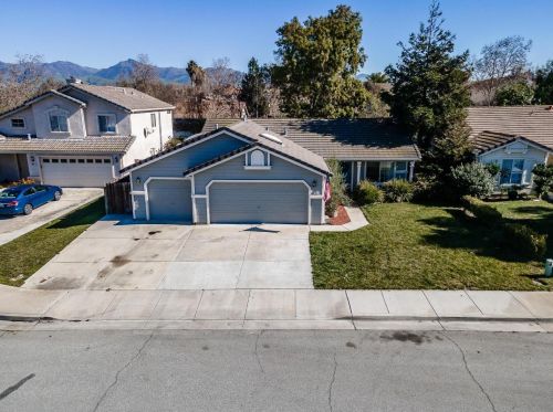 851 Leslie St, Hollister, CA 95023-5224