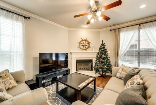 1201 Plaza Way, Richardson TX  75080-6571 exterior