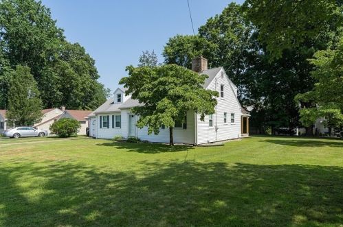 137 Whittum Ave, Springfield, MA 01118-1555