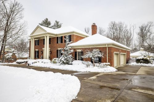 382 Bishopsbridge Dr, Cincinnati, OH 45255-3947
