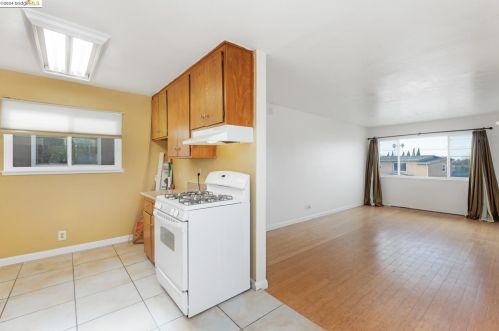 1636 99 Ave, Oakland CA  94605-4814 exterior