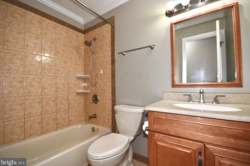 16000 Tiffany Ln, Haymarket VA  20169-1620 exterior