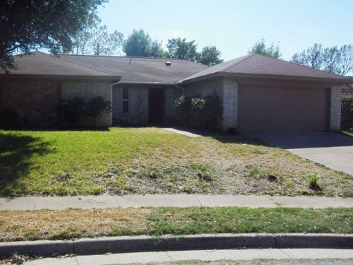 517 Live Oak Dr, Euless, TX 76040-3928