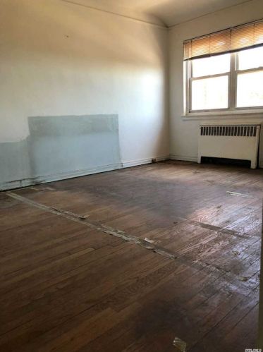 214-19B Hillside Ave, Jamaica, NY 11427-1743