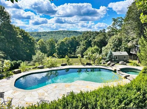 99 Stonecrest Rd, Ridgefield, CT 06877-2521