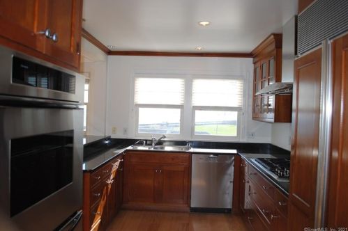 25 Soundview Dr, Westport CT  06880-6845 exterior
