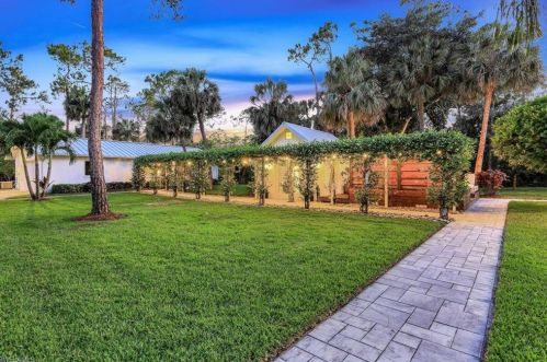 6010 Standing Oaks Ln, Naples, FL 34119-1230