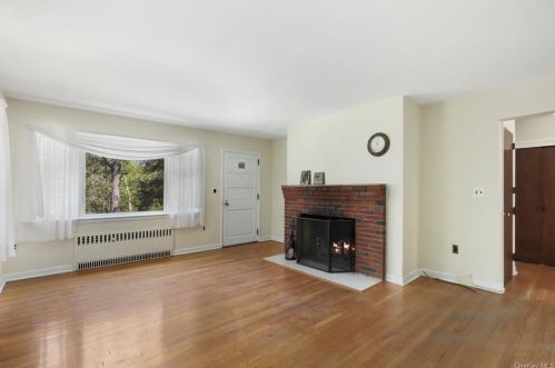 26 Jackson Rd, Bedford, NY 10506-2204