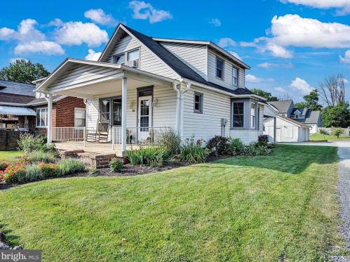 86 Main St, Swartzville, PA 17569-9513