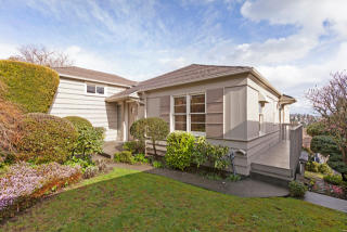 2422 Eyres Pl, Seattle WA  98199-3718 exterior