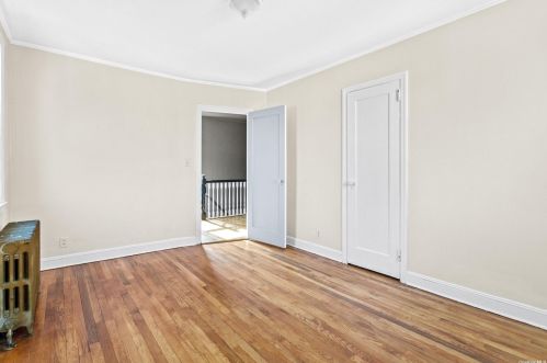 56 Wellington Rd, Floral Park NY  11003-1414 exterior