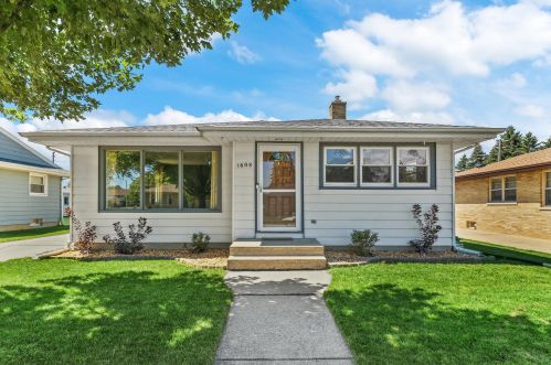 1608 16th Ave, Kenosha, WI 53140-1516