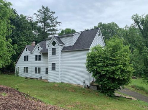 9752 Lindsay Rd, Pittsburgh, PA 15237-4351