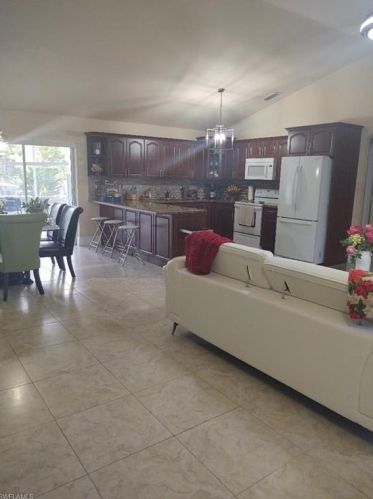 4775 6th Ave, Naples, FL 34117-9036