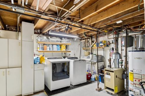 577 Centre Ave, North Lindenhurst NY  11757-3114 exterior