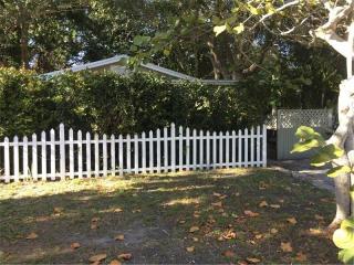 675 Avenida Del Norte, Sarasota FL  34242-1503 exterior