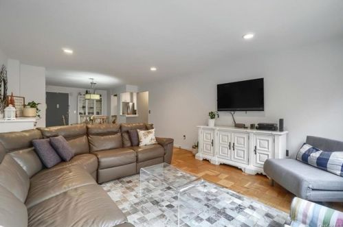 25 Lake St, White Plains, NY 10603-4032