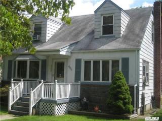 630 Beaver Ln, Hauppauge, NY 11779-6073