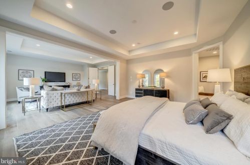 6580 Brooks Pl, Falls Church VA  22044-1105 exterior