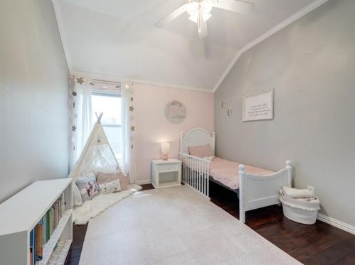 5701 Northcrest Dr, Lewisville TX  75028-4803 exterior