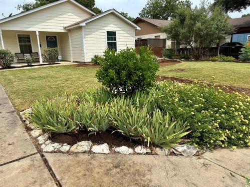 1608 Walnut St, Georgetown TX  78626-7042 exterior