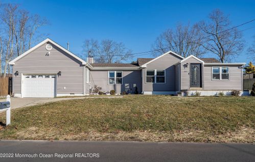 904 Elwood St, Lacey, NJ 08731-1125