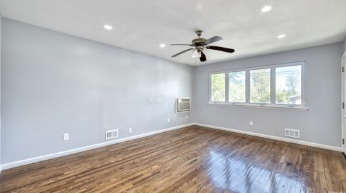 26 Elm St, Central Islip NY  11722-4145 exterior