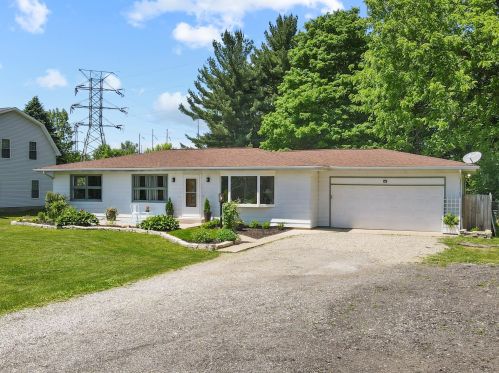 72 Lake Dr, Pataskala, OH 43062-9537