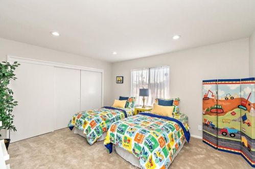 5033 Elderhall Ave, Lakewood CA  90712-2849 exterior