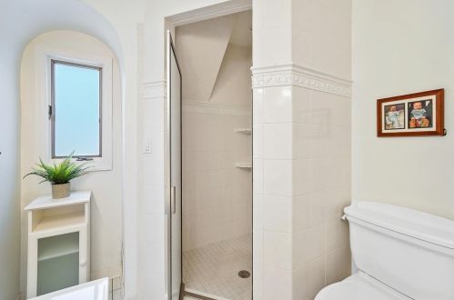 3911 Devonshire Dr, Cincinnati OH 45226-1301 exterior