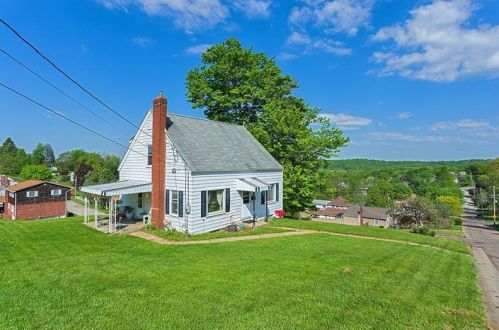 818 Arch St, Jeannette, PA 15644-1558