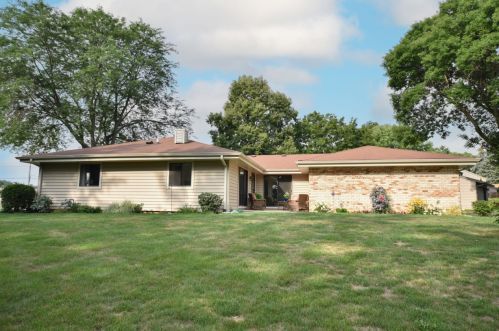 11018 Balsam Tree Ct, Thiensville, WI 53092-4328