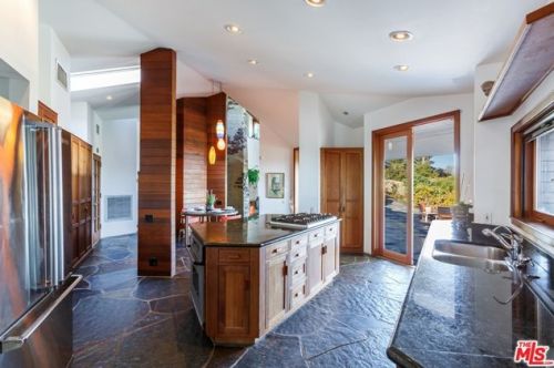 2440 Minard Rd, Topanga CA  90290-3402 exterior