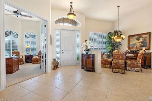 5100 Post Oak Ln, Naples, FL 34105-4526