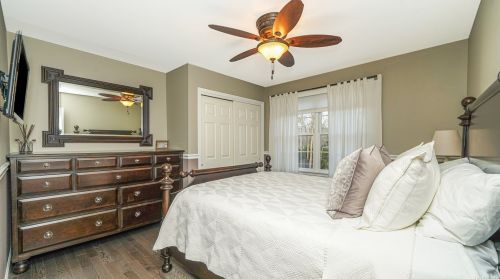 18 Drew Dr, Eastport NY  11941-1335 exterior