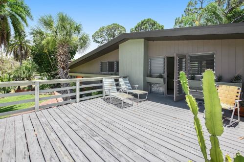 4610 Cypress Way, Saint Petersburg FL  33705-4526 exterior