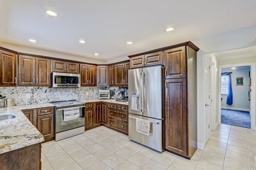 95 Midway St, Babylon NY  11702-4311 exterior