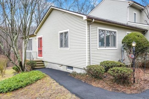 113 Krystal Dr, Somers Town, NY 10589-3039