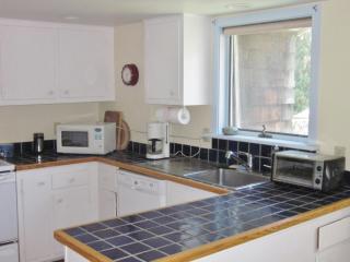 41 Hartford Ave, Madison CT  06443-2743 exterior