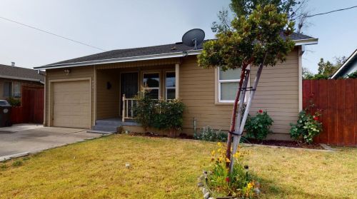 620 Center St, Manteca, CA 95337-4457