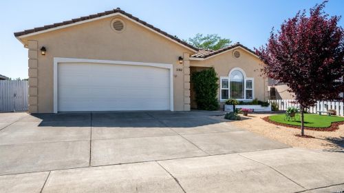 3190 Van Housen Dr, Ukiah, CA 95482-8743